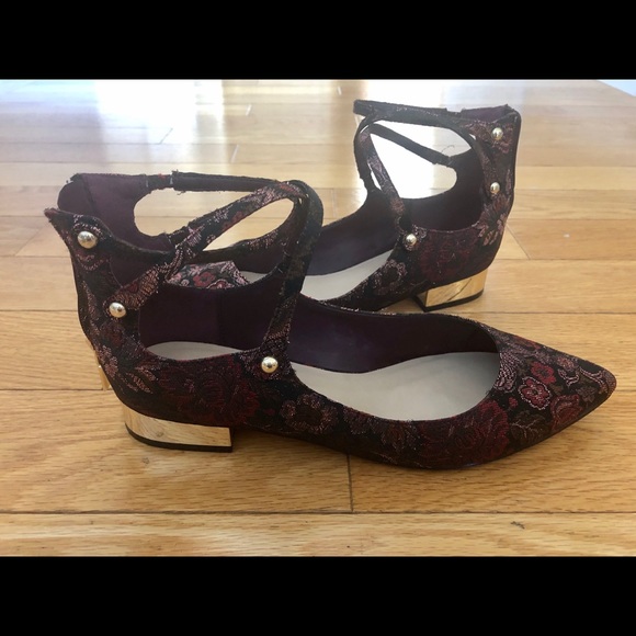 Call it Spring Pointed Toe Flats Red Floral Size 8